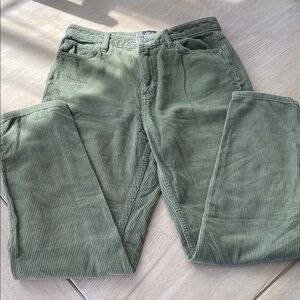 BDG “Mom” Green Corduroy - excellent condition